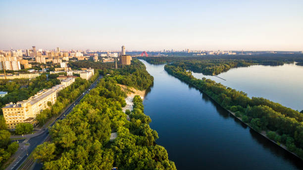 panorama-luftbild von moskau, russland - moscow russia russia river panoramic stock-fotos und bilder