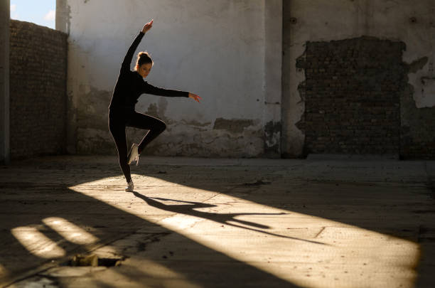 istock Silhouette of ballerina dancing 1157606383