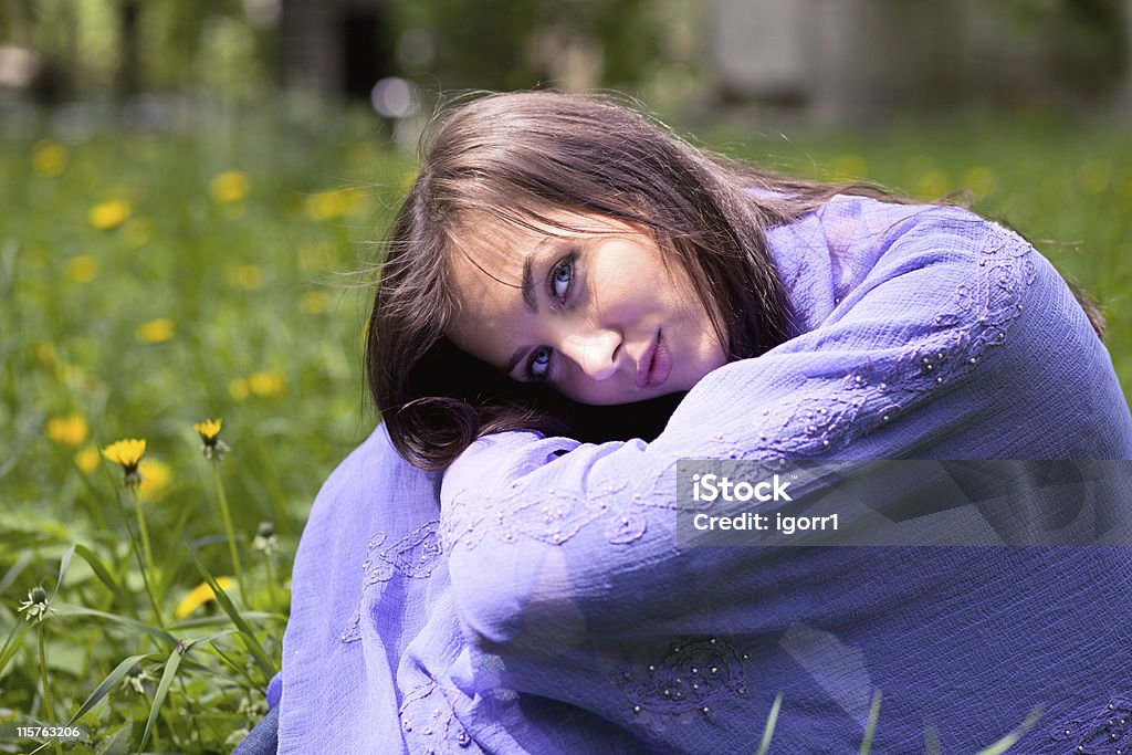 O jovem no parque. - Foto de stock de Adulto royalty-free