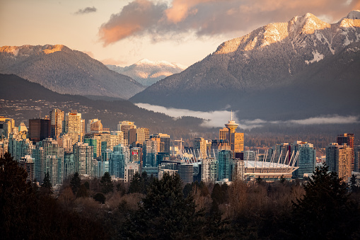 Paisaje urbano del centro de Vancouver desde Queen Elizabeth Park en invierno photo