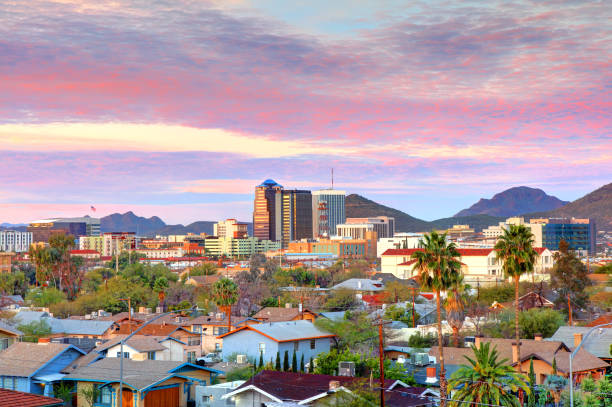 tucson da baixa, skyline do arizona - tucson - fotografias e filmes do acervo