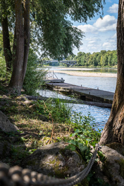 paesaggio del fiume loira nella città di tours - loire valley foto e immagini stock