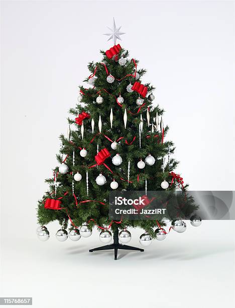 장식된 크리스마스 트리 하얀 배경에서 0명에 대한 스톡 사진 및 기타 이미지 - 0명, 가문비나무, 겨울