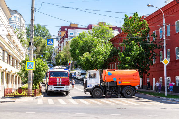 camiones pesados kamaz se superponen a la calle - city of center control police mobility fotografías e imágenes de stock