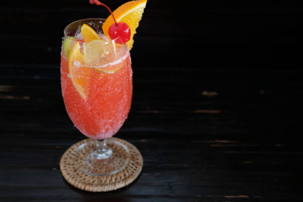 fruit punch mocktail - ice cube cold mint punch imagens e fotografias de stock