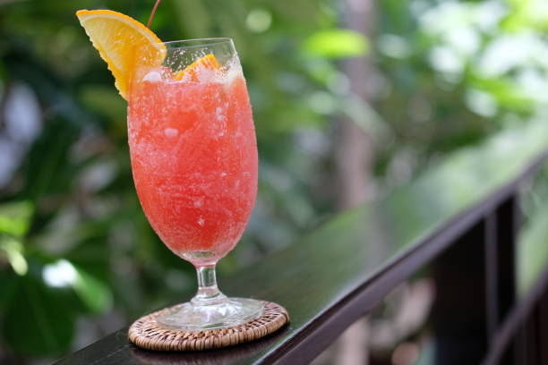 fruit punch mocktail - ice cube cold mint punch imagens e fotografias de stock