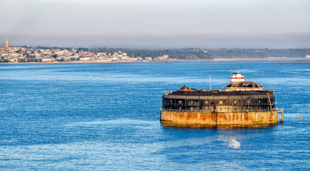 no man's land fort a solent al largo della costa dell'isola di wight nel regno unito - hotel war foto e immagini stock