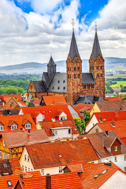타운스케이프, 프리츨라, 헤세, 독일 - medieval autumn cathedral vertical 뉴스 사진 이미지