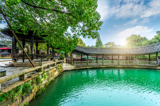 starożytna architektura wuzhen i rezydencja nad rzeką - whitewalls zdjęcia i obrazy z banku zdjęć