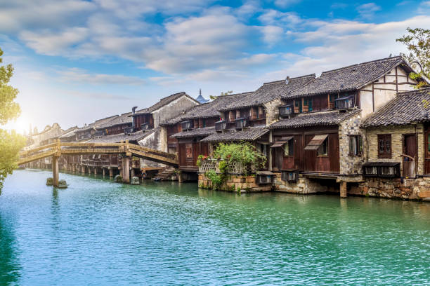 wuzhen ancient architecture and riverside residence - whitewalls imagens e fotografias de stock