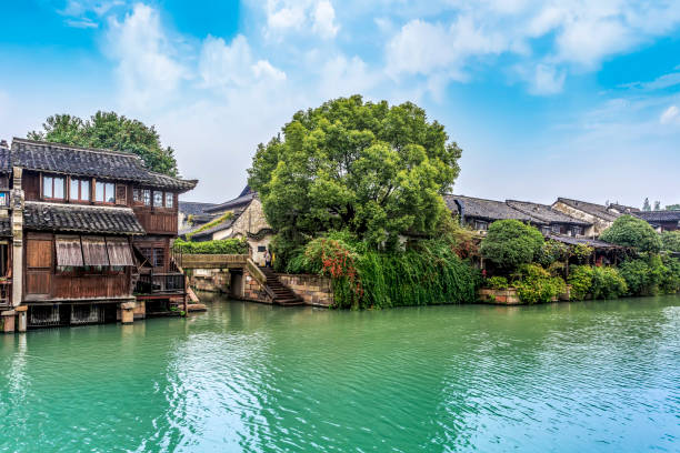 wuzhen ancient architecture and riverside residence - whitewalls imagens e fotografias de stock