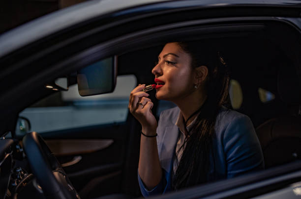 istock Woman makes up her car 1157765580