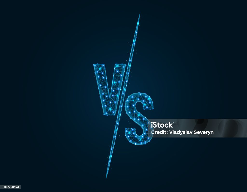 Versus Battle bajo diseño de poli, Competición vs juego de partido en estilo poligonal, batalla marcial vs ilustración vectorial deportiva sobre fondo azul oscuro - arte vectorial de Fútbol libre de derechos