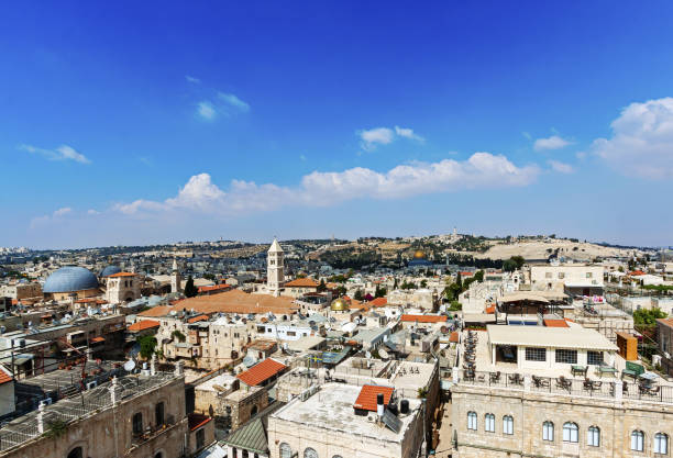 vista panorâmico de jerusalem com a abóbada da rocha e da montagem do templo da montagem das azeitonas, israel - el aqsa - fotografias e filmes do acervo