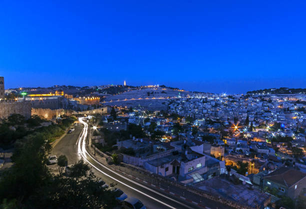 israel. jerusalém. cidade velha. a muralha sul. vista da montagem das azeitonas, por do sol - el aqsa - fotografias e filmes do acervo