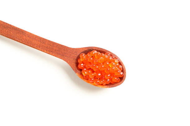 colher com o caviar vermelho isolado no fundo branco, vista superior - heap caviar animal egg fish roe - fotografias e filmes do acervo