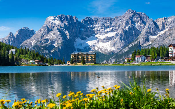 misurina-see - tirol village european alps austria stock-fotos und bilder