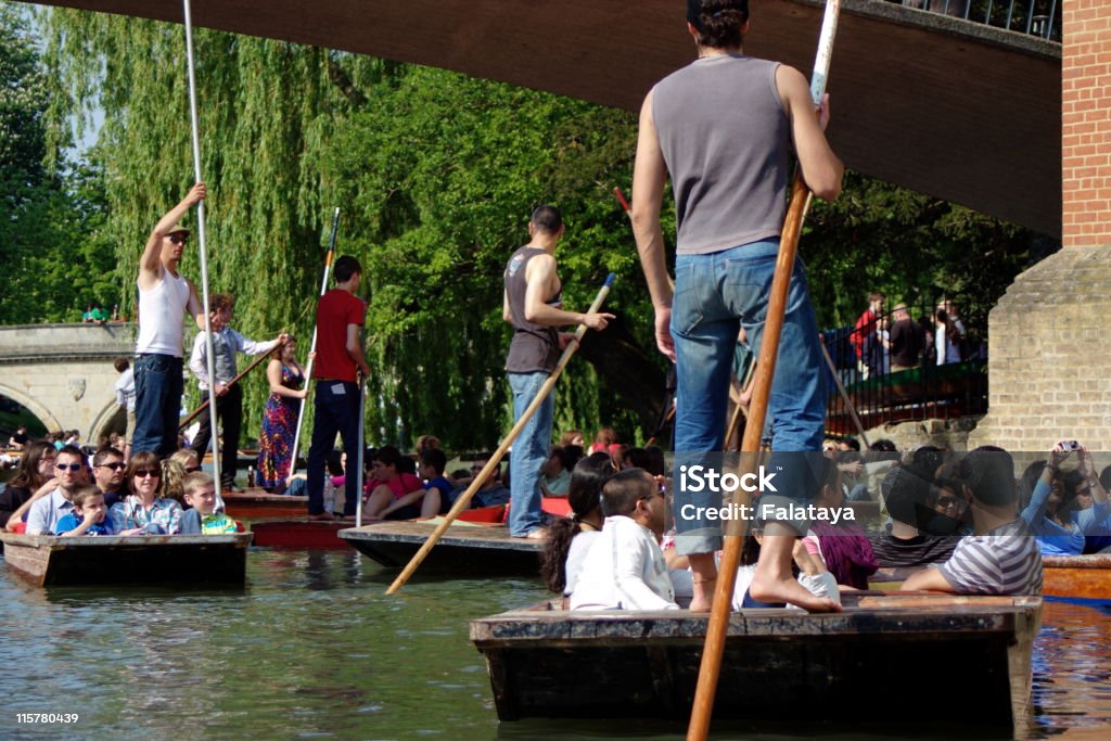 Andare in barchino caos sul fiume Cam - Foto stock royalty-free di Cambridge - Inghilterra