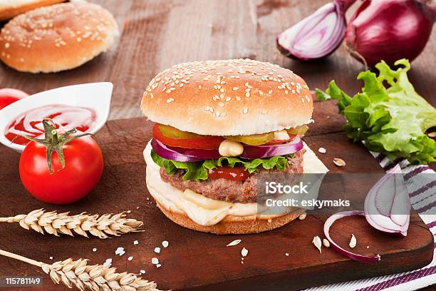 Land Stil Hamburger Stockfoto und mehr Bilder von Brotsorte - Brotsorte, Brötchen, Burger