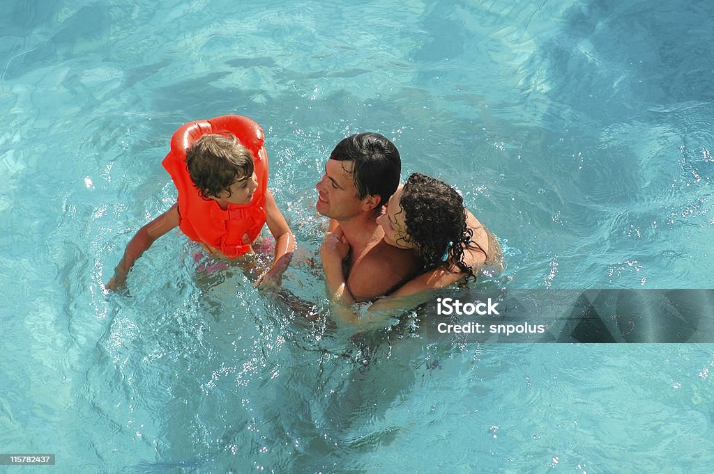 Família feliz com Criança pequena em água - Royalty-free Colete Foto de stock