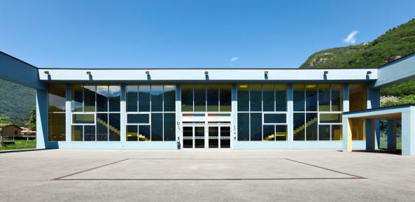 public school, building from the outside, entry gym  http://i705.photobucket.com/albums/ww51/piovesempre/banner_architecture2.jpg