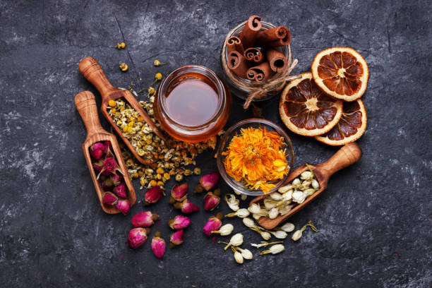 herbs and dry flowers for healthy tea - m chamomilla imagens e fotografias de stock