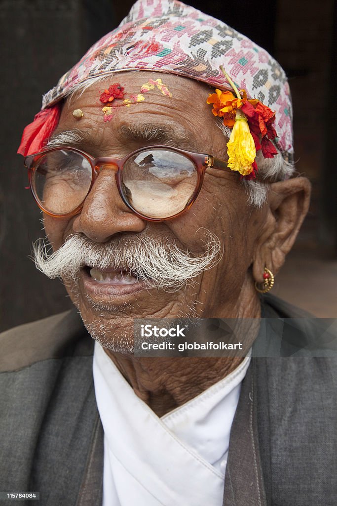 Vieil homme traditionnelle népalaise - Photo de Adulte libre de droits
