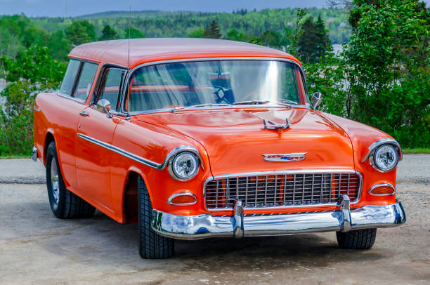 1955 chevrolet bel air nomad - collectors car front view chevrolet bel air horizontal imagens e fotografias de stock