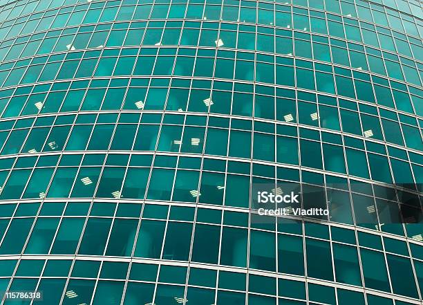 Verde Transparente Parede De Vidro Do Edifício De Escritórios - Fotografias de stock e mais imagens de Alto - Descrição Física