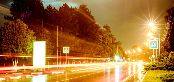 비가 올 때. 풍경 - motion lightbox city traffic 뉴스 사진 이미지