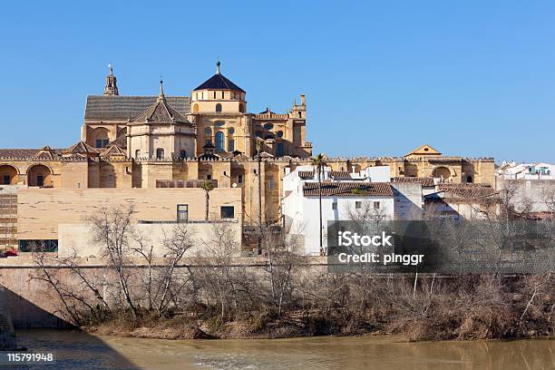 Alte Römische Brücke Über Den Guadalquivir In Córdoba Spanien Stockfoto und mehr Bilder von Altstadt