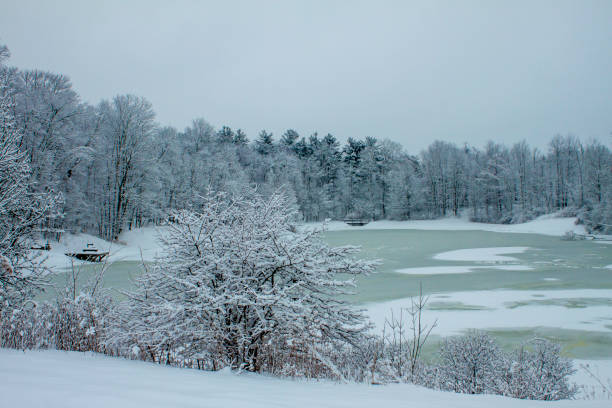 istock Winter on the Lake in the Ohio 1157974443