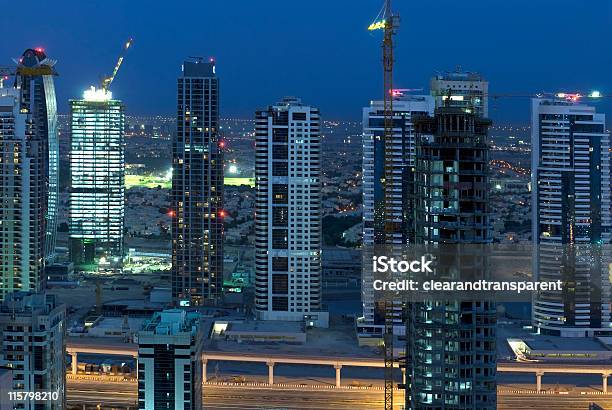 Dubai Bei Nacht Stockfoto und mehr Bilder von Baugewerbe - Baugewerbe, Baustelle, Beleuchtet