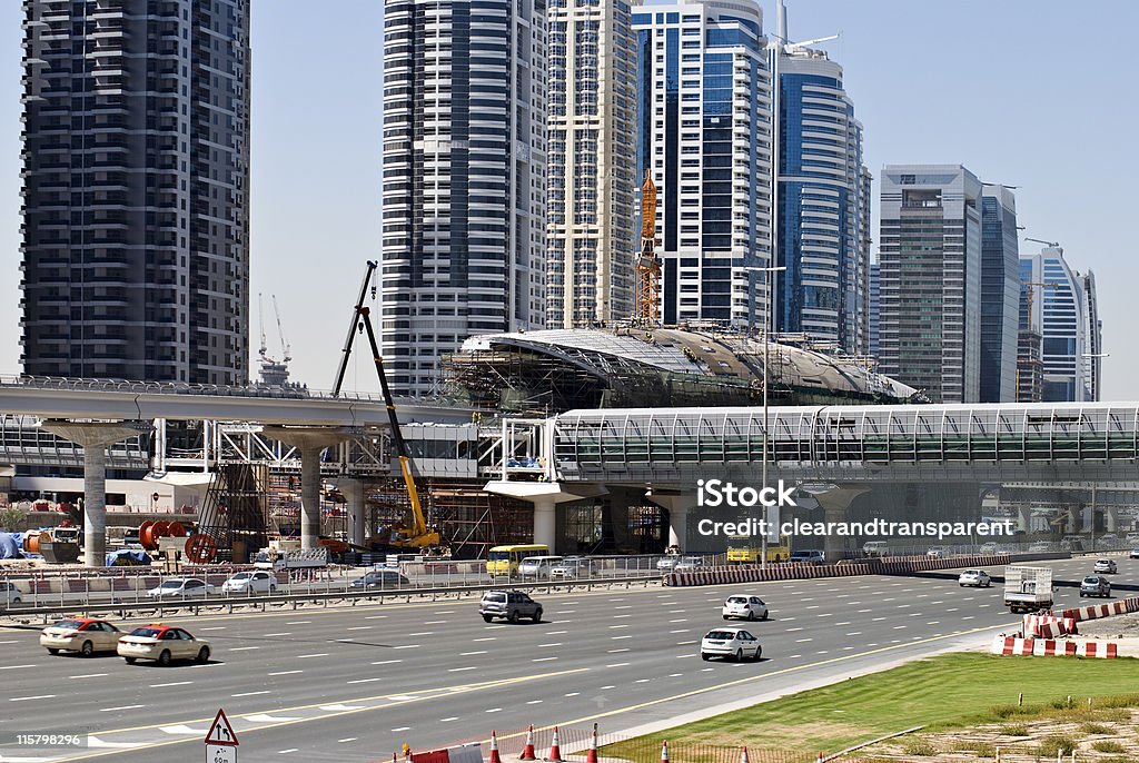 Metrô de Dubai - Foto de stock de Arranha-céu royalty-free