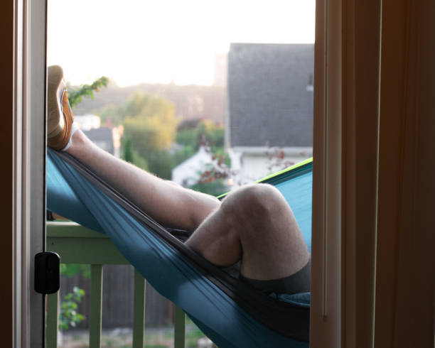ragazzo sdraiato sull'amaca - balcony human foot men relaxation foto e immagini stock
