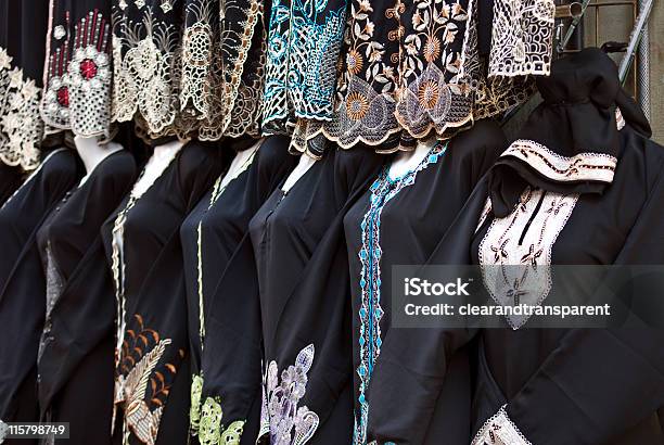 뽀샤시 Abayas 판매 금-금속에 대한 스톡 사진 및 기타 이미지 - 금-금속, 금색, 두바이