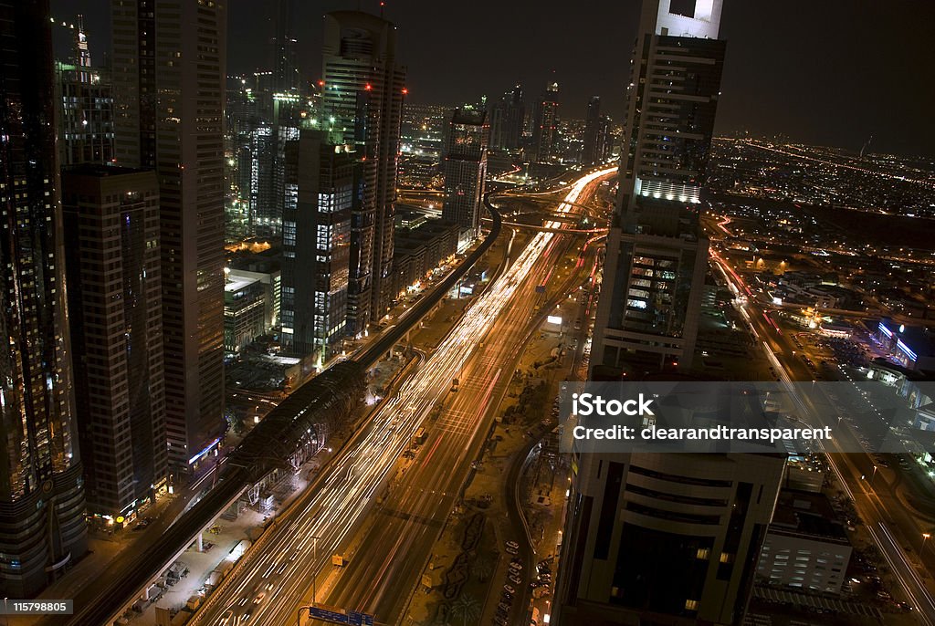 Дубай ночью - Стоковые фото Автострада роялти-фри