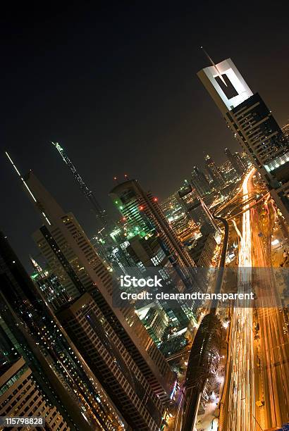 Dubai Por La Noche Foto de stock y más banco de imágenes de Agua - Agua, Aire libre, Andén de estación de metro
