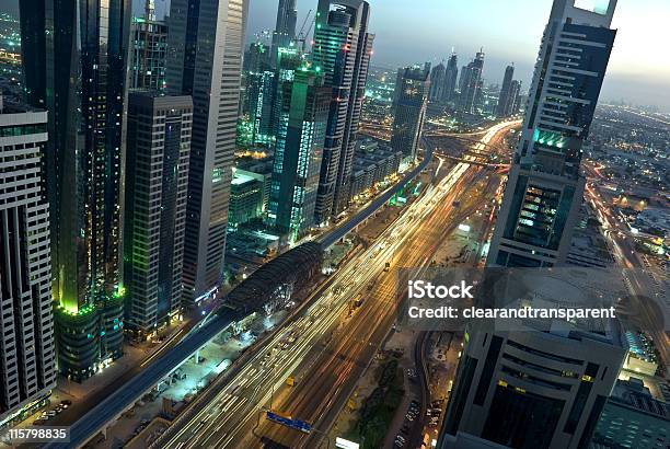 Foto de Dubai À Noite e mais fotos de stock de Arranha-céu - Arranha-céu, Azul, Burj Khalifa