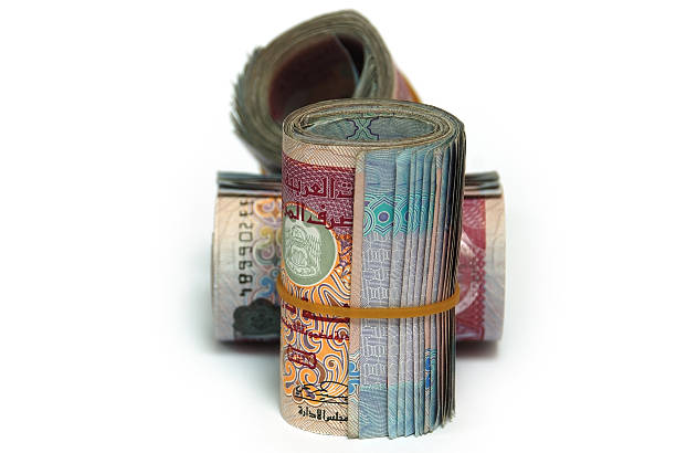 tres haces de los emiratos árabes unidos 100 dirham de notas - moroccan currency fotografías e imágenes de stock