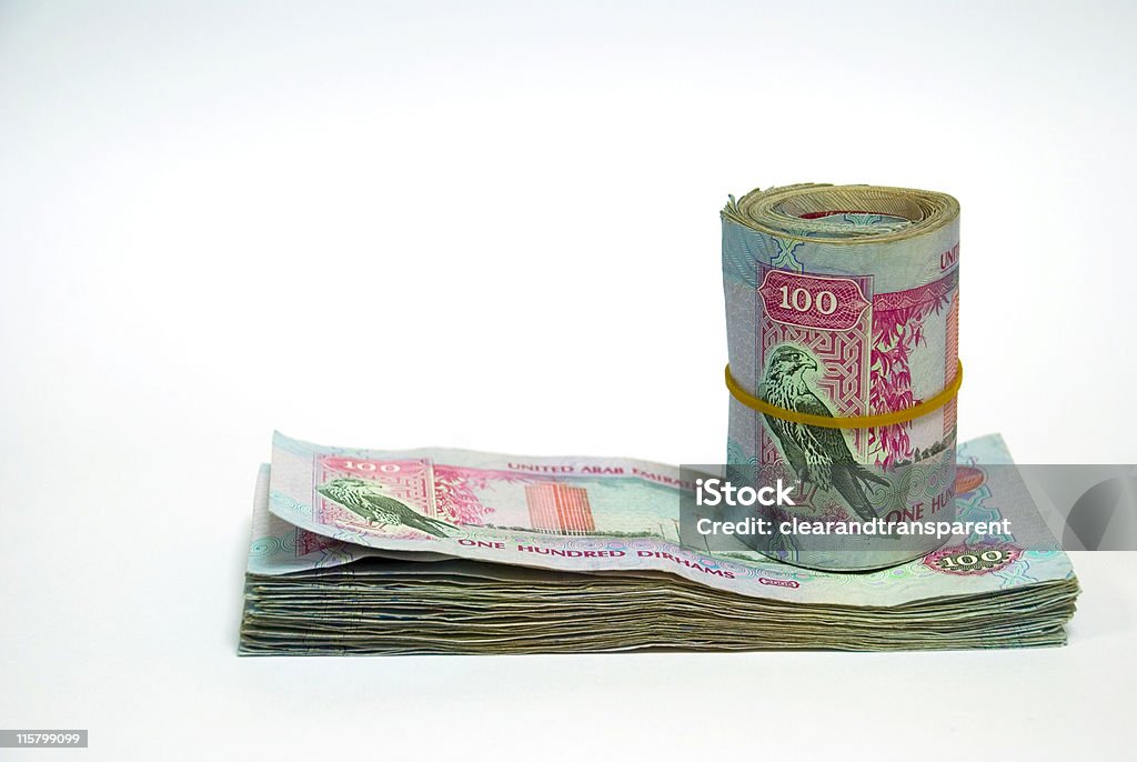 Dírham de los billetes de cien, pila y envolvente - Foto de stock de Moneda de los Emiratos Árabes Unidos libre de derechos