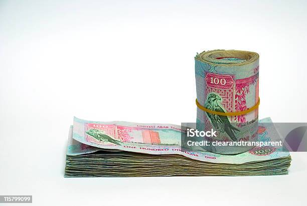 Dírham De Los Billetes De Cien Pila Y Envolvente Foto de stock y más banco de imágenes de Moneda de los Emiratos Árabes Unidos - Moneda de los Emiratos Árabes Unidos, Moneda marroquí, Billete de banco