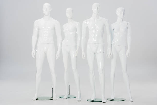 white plastic mannequins in row on grey - mannequin imagens e fotografias de stock