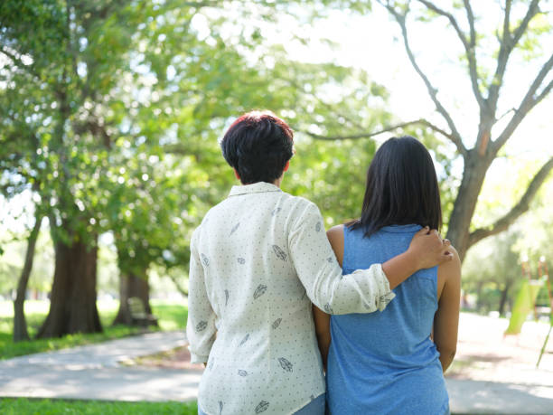 back view of mother and daughter standing - medium shot imagens e fotografias de stock