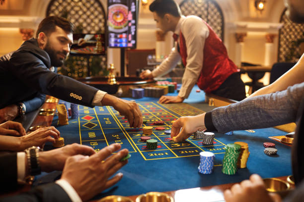a group of people gamblers playing gambling poker roulette in a casino - gamblers imagens e fotografias de stock