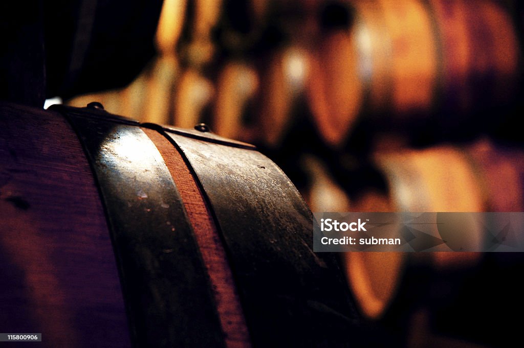 Barris de vinho em winecellar - Royalty-free Barril Foto de stock