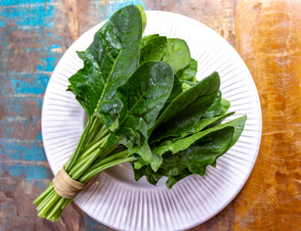 istock Bunch of green fresh organic spinach leaves 1158015811