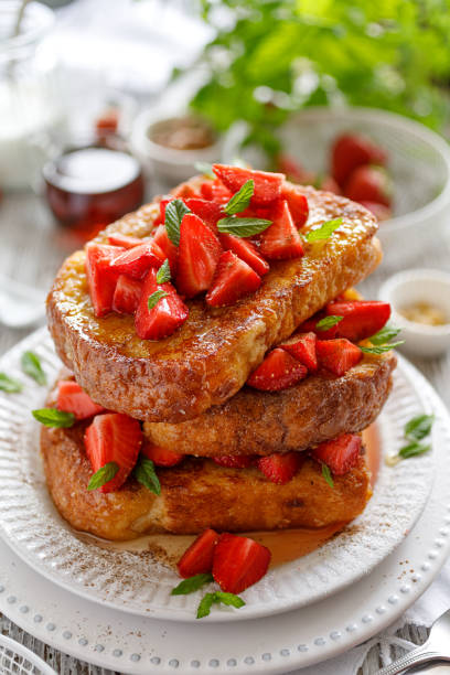 french toasts, french toasts made of sliced brioche with fresh strawberries, honey and mint. - french toast breakfast food sweet food imagens e fotografias de stock