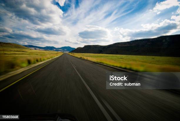 Aprire Strada - Fotografie stock e altre immagini di Ambientazione esterna - Ambientazione esterna, Asfalto, Blu