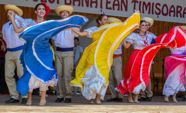 bailarines de puerto rico con traje tradicional - puertorriqueño fotografías e imágenes de stock